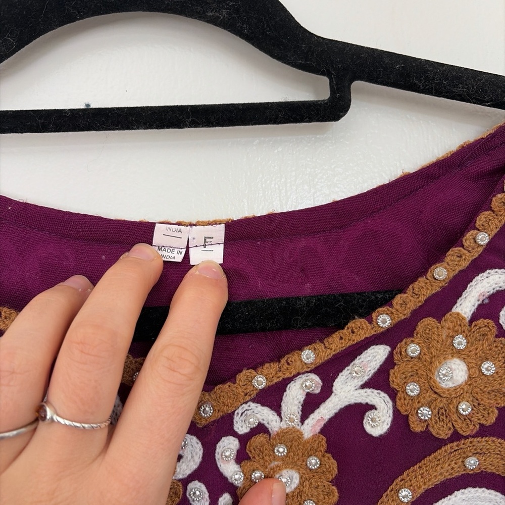 Purple Embroidered Kaftan‎ Dress - Picture 4 of 9